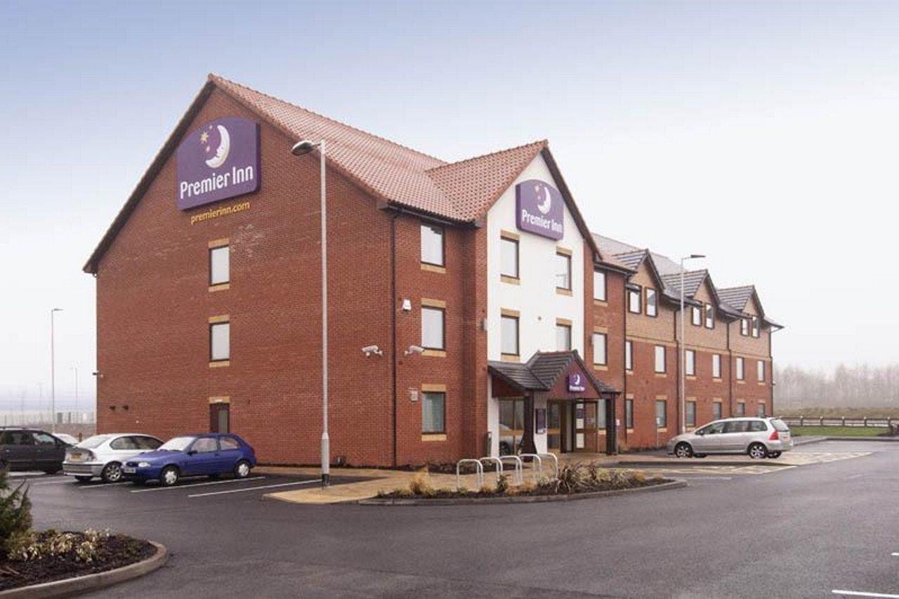 Premier Inn Rugeley Exterior foto